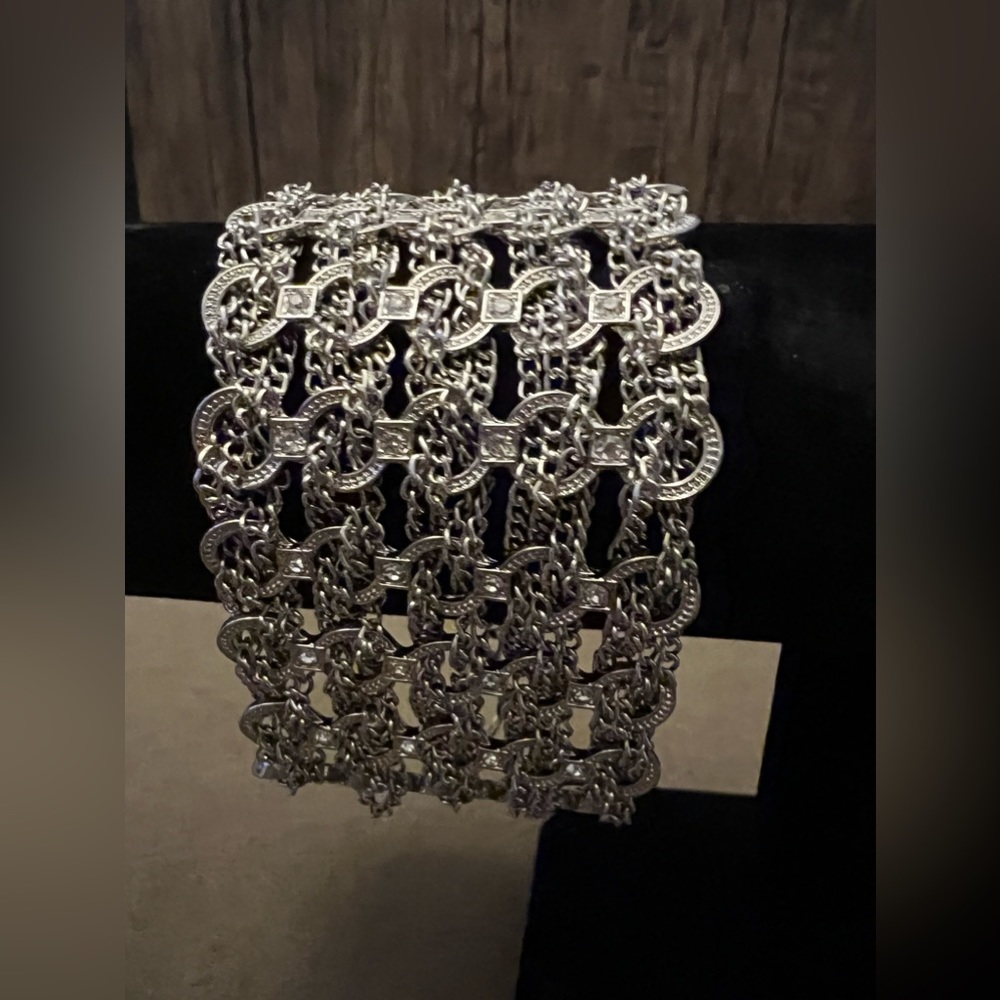 NWOT Jennifer Lopez Silver Tone Simulated Crystal Chain-Wrapped Toggle Bracelet